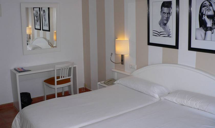 Habitación doble con balcón Hotel Boutique Bon Repos - Adults Only Santa Ponsa Habitación doble con balcón Hotel Boutique Bon Repos - Adults Only Santa Ponsa